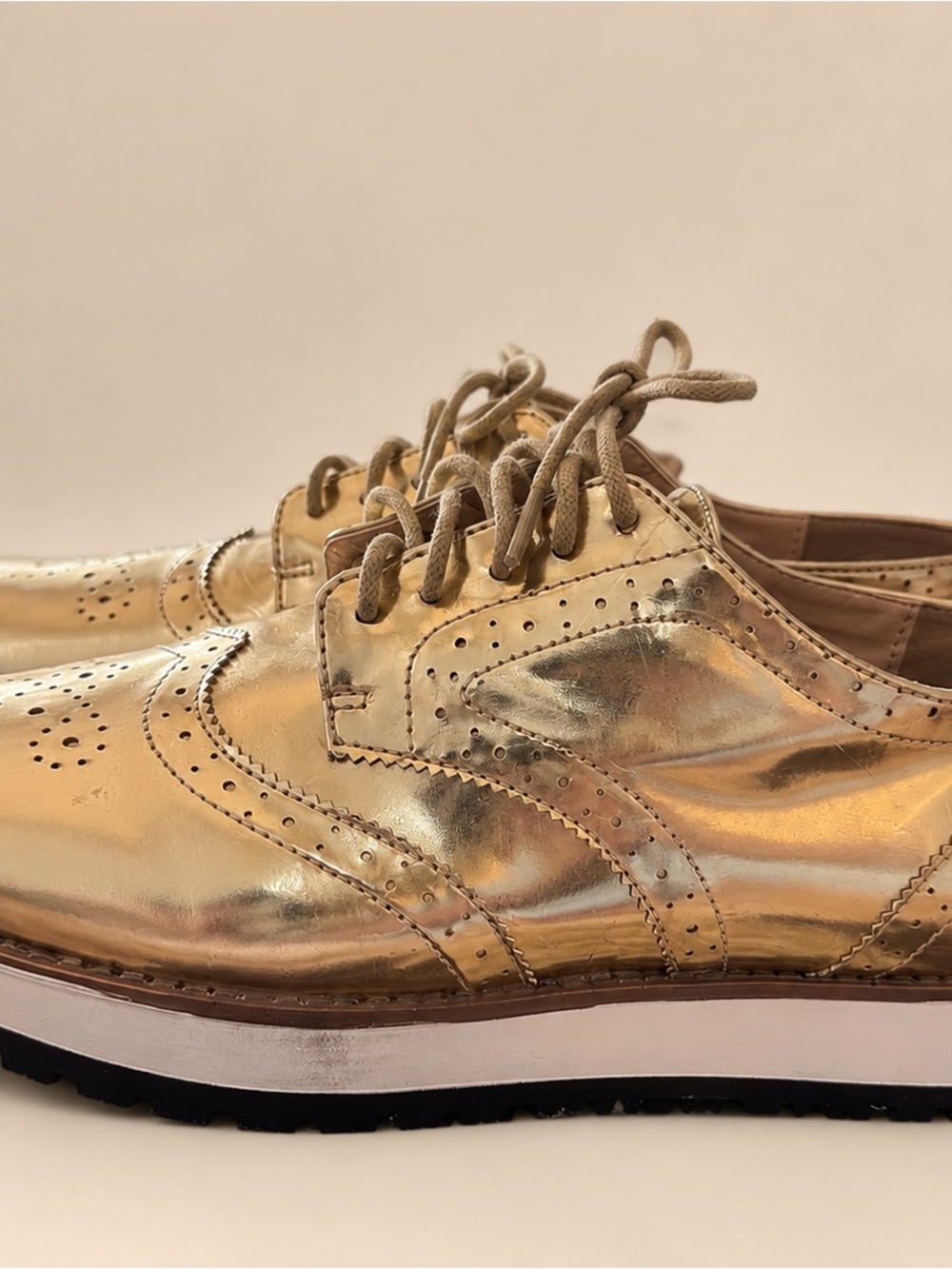 Qupid Gold Metallic Platform Oxford Shoes Size 8